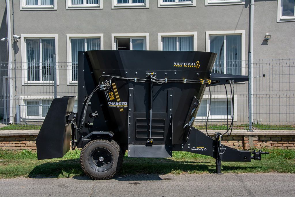 Вертикальный кормораздатчик Celikel 2,7м3