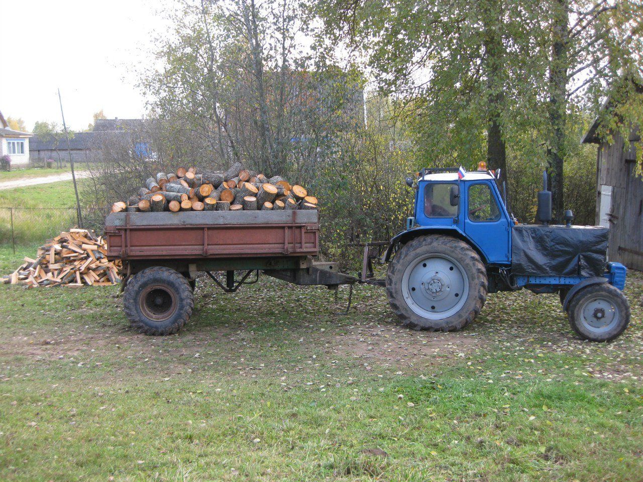 Для небольшого хозяйства и трактор не большой