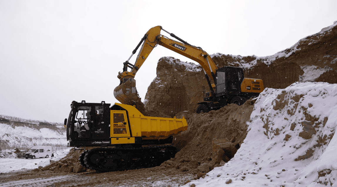 Карьерный гусеничный самосвал