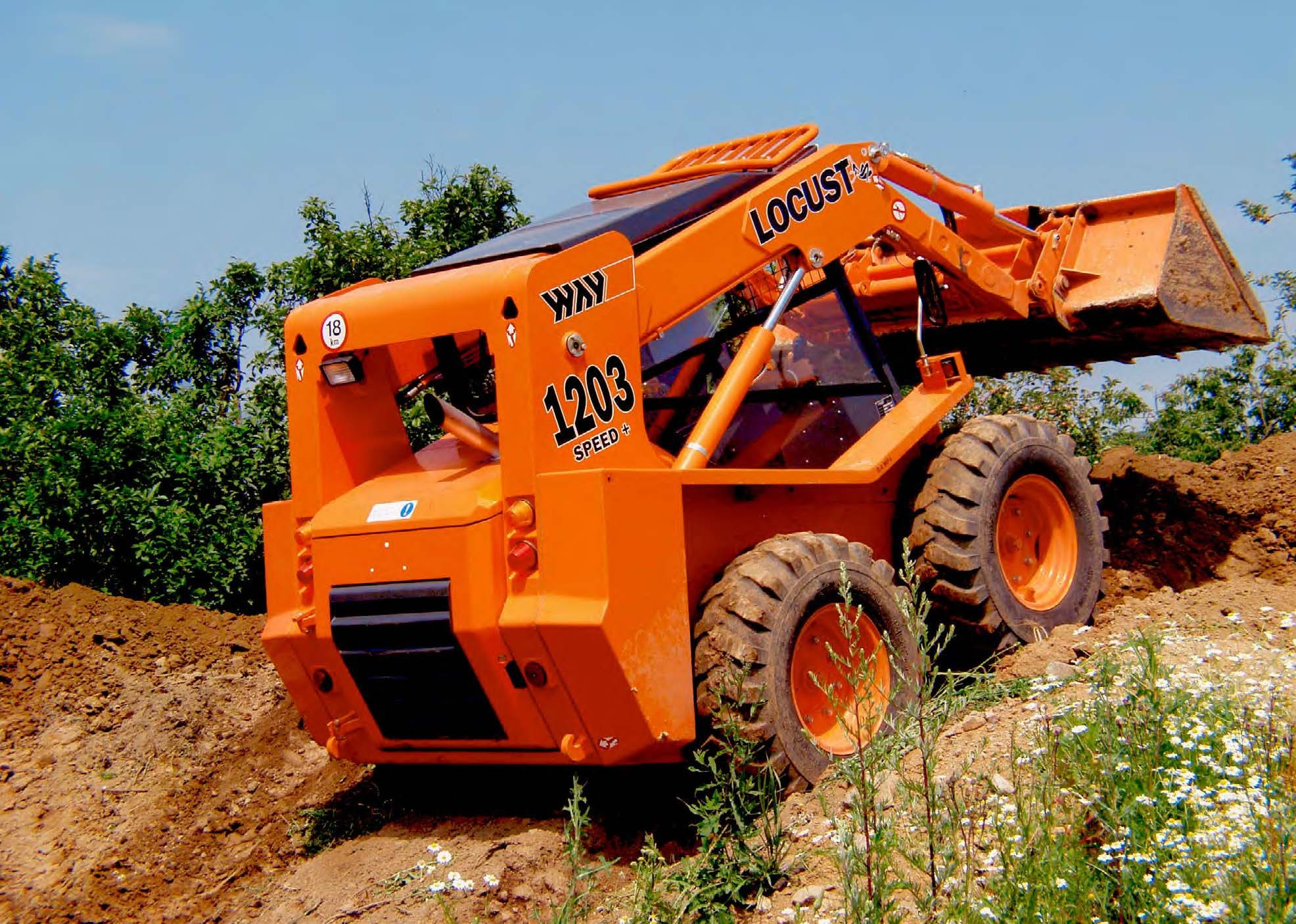 Мини-погрузчик LOCUST L1203, радиальный тип подъёма