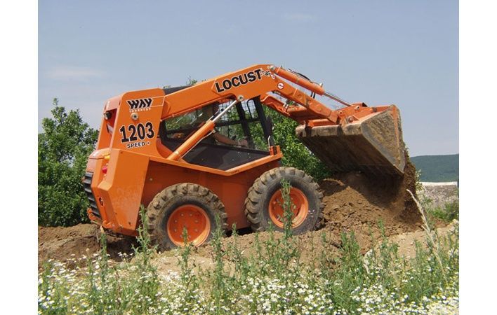 Мини-погрузчик LOCUST L1203, радиальный тип подъёма