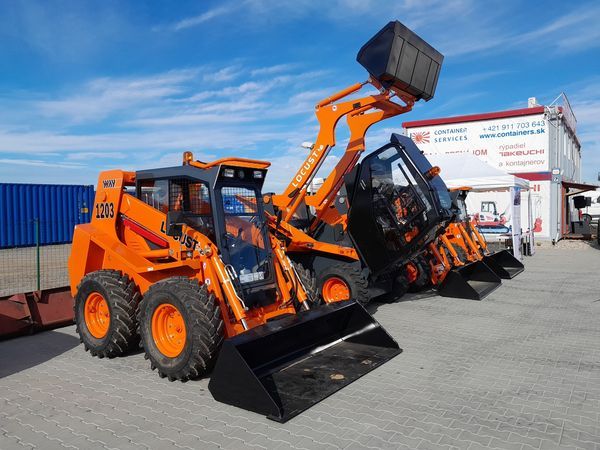 Мини-погрузчик LOCUST L1203, радиальный тип подъёма