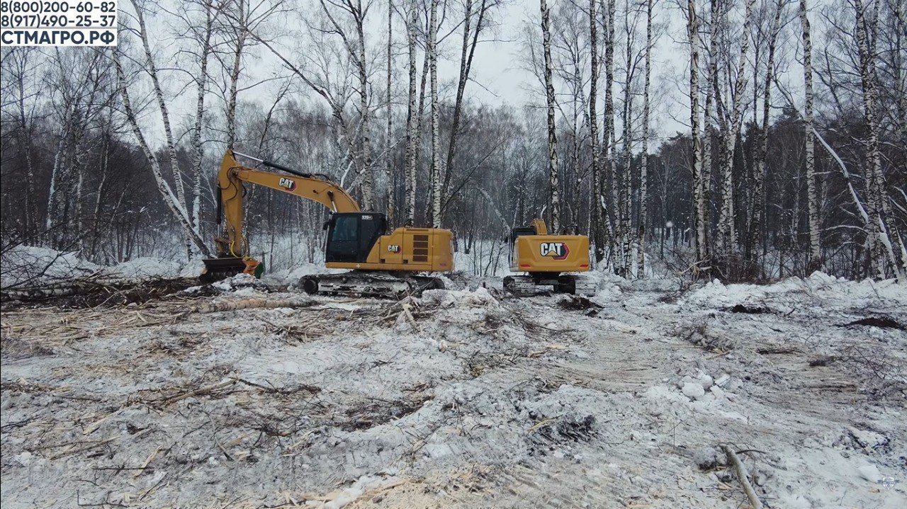 Экскаваторы с мульчером готовят площадку под строительство