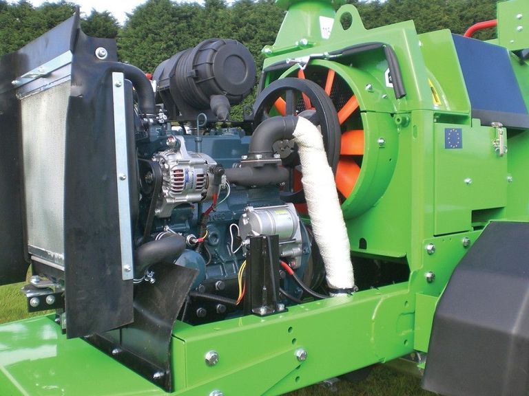 Измельчитель веток GreenMech Chip Master 220