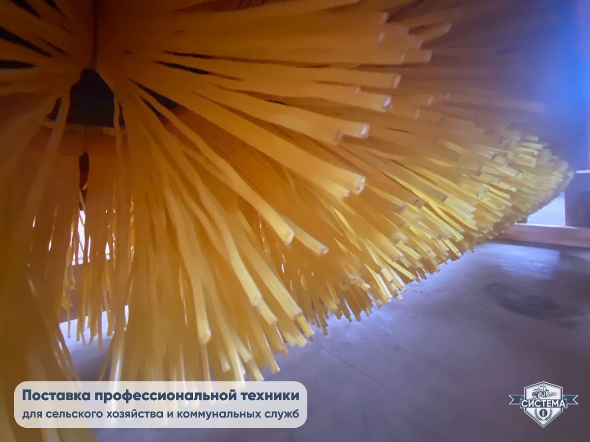 Щетка коммунальная с бункером и боковой щеткой (2м)