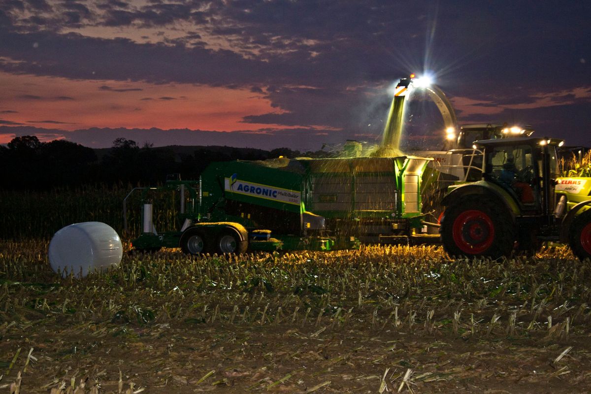 Пресс-упаковщик силоса и корма (пресс-обмотчик)