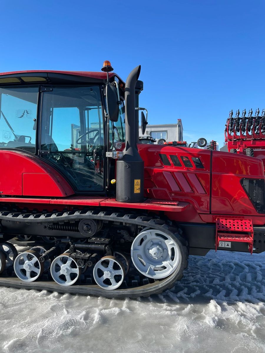 Гусеничный трактор МТЗ-2103 (200л.с.)