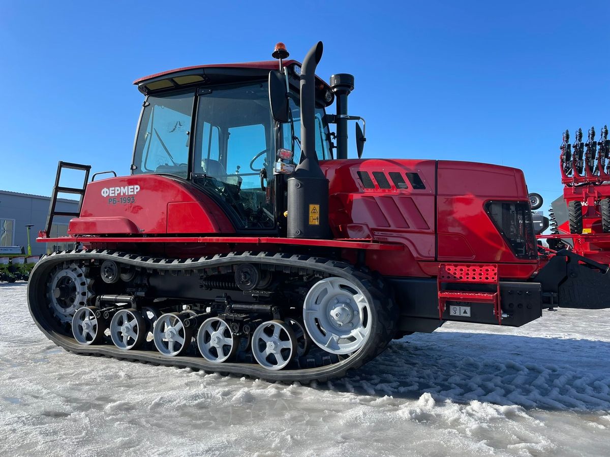 Гусеничный трактор МТЗ-2103 (200л.с.)