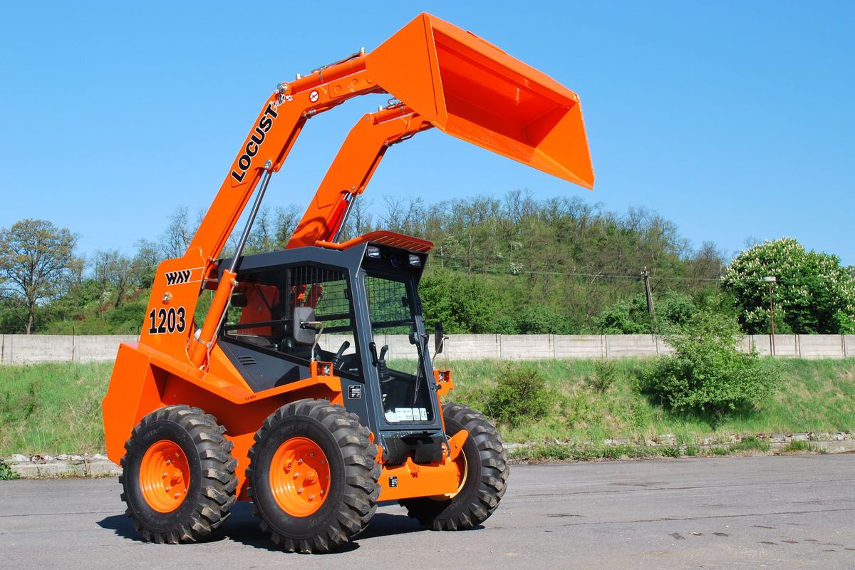 Мини-погрузчик LOCUST L1203, радиальный тип подъёма