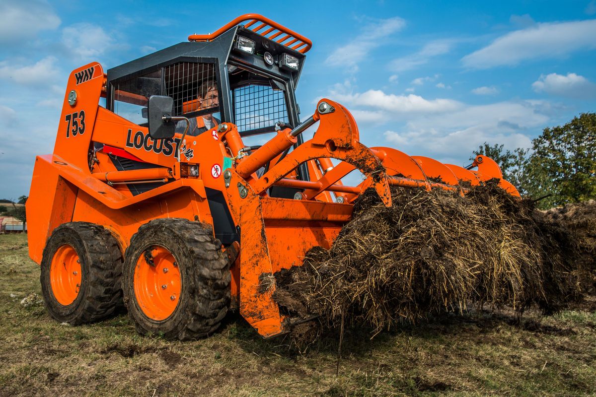 Мини-погрузчик LOCUST L753, радиальный тип подъёма