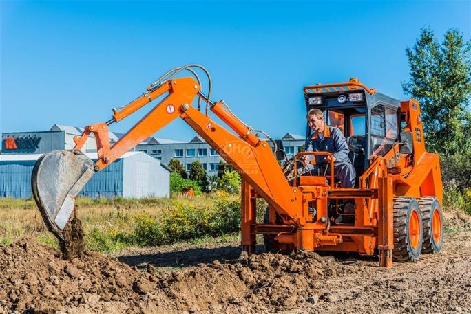 Мини-погрузчик LOCUST L753, радиальный тип подъёма