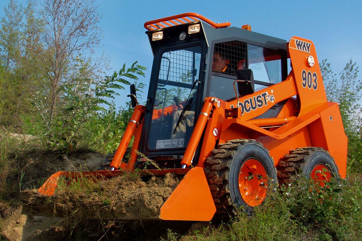 Мини-погрузчик LOCUST L903, радиальный тип подъёма