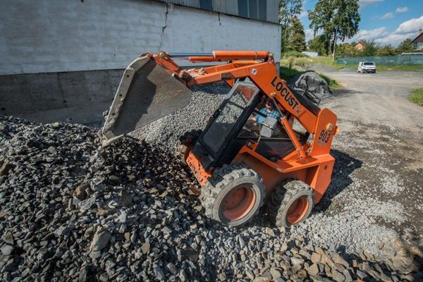 Мини-погрузчик LOCUST L903, радиальный тип подъёма