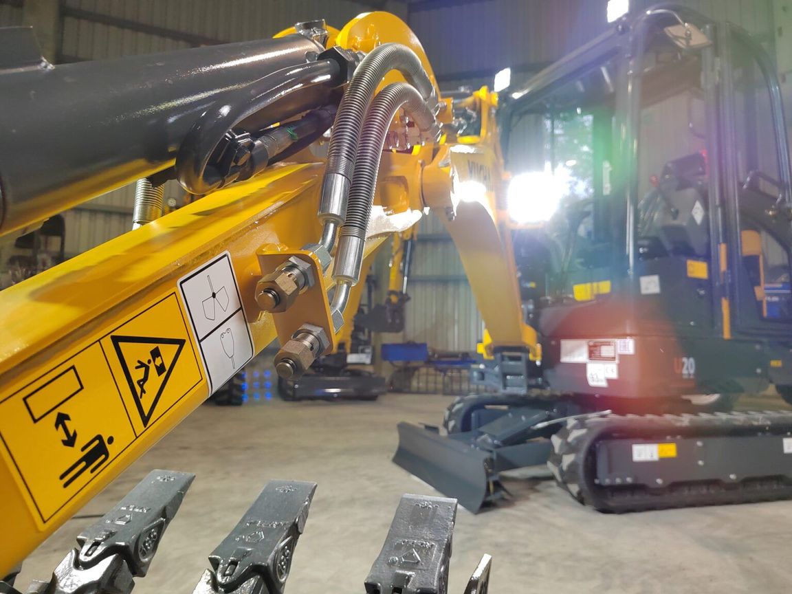 Мини-экскаватор Yuchai YC 20SR