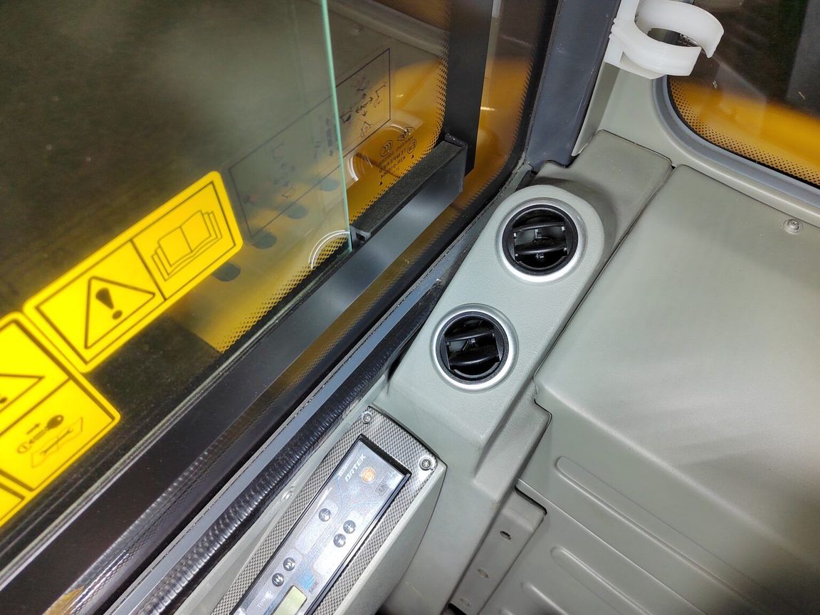 Мини-экскаватор Yuchai YC 25-8