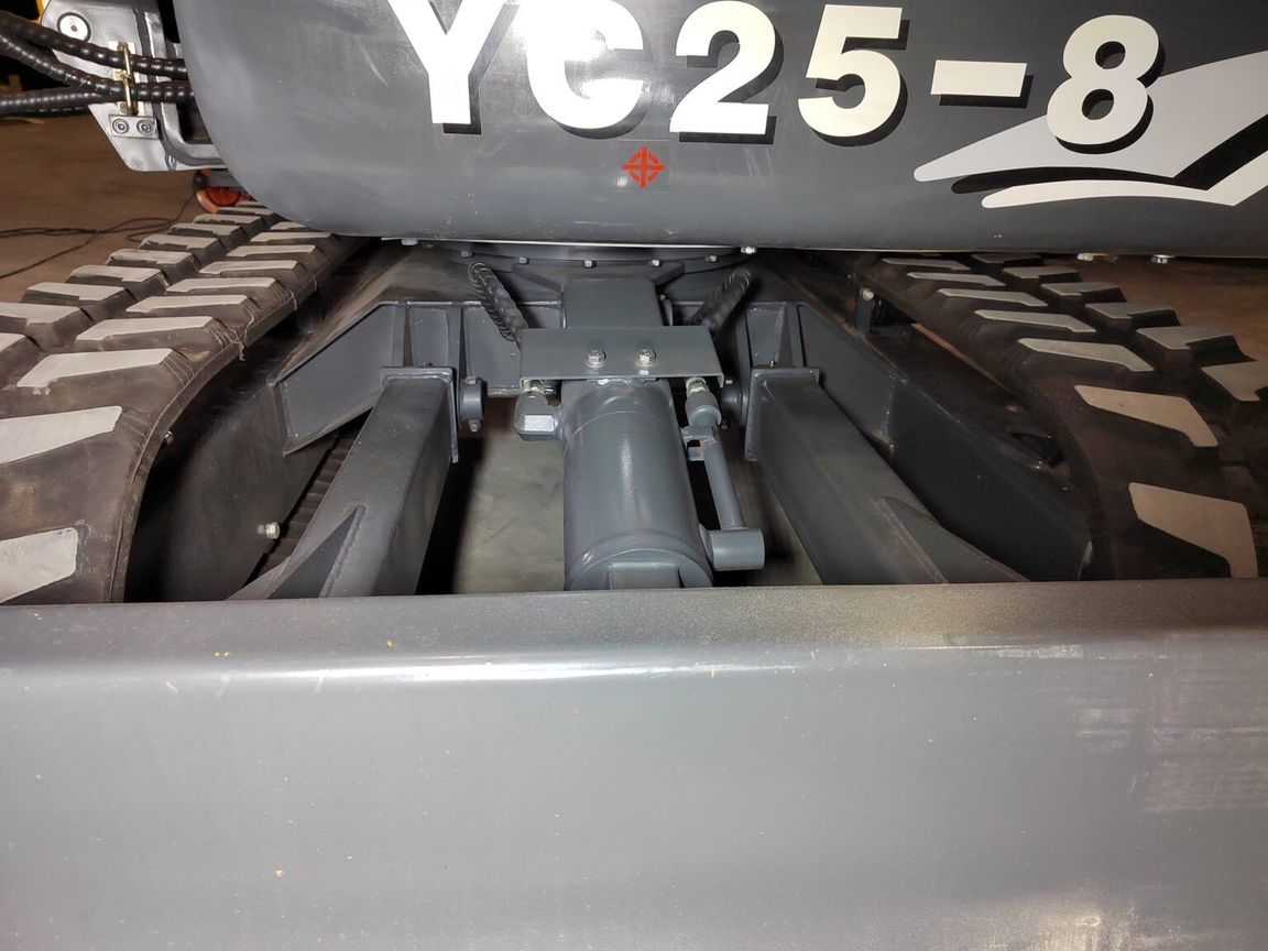 Мини-экскаватор Yuchai YC 25-8