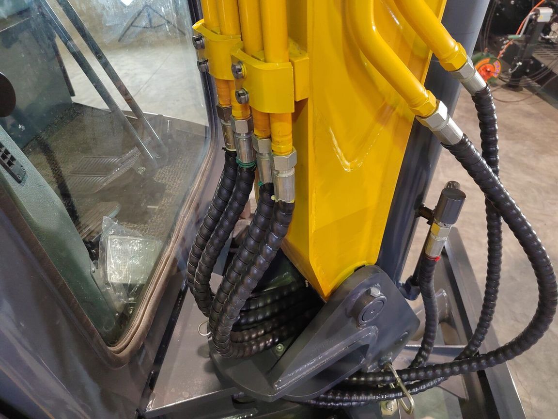 Мини-экскаватор Yuchai YC 35SR