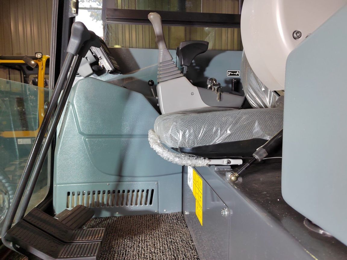 Мини-экскаватор Yuchai YC 35SR