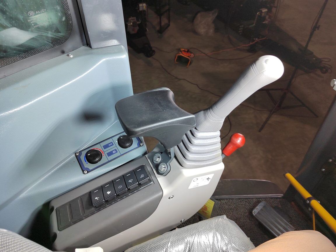 Мини-экскаватор Yuchai YC 35SR