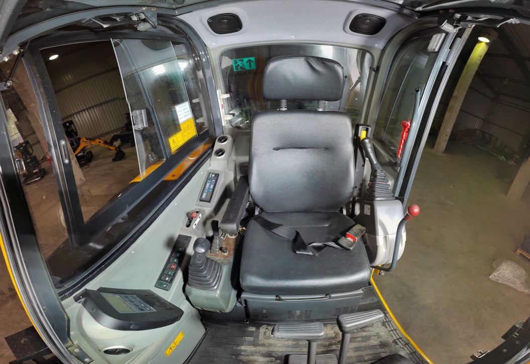 Мини-экскаватор Yuchai YC 55-8