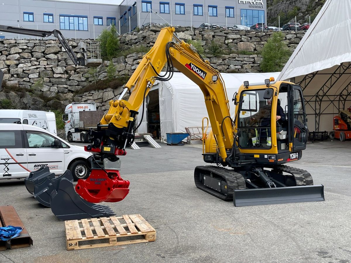 Мини-экскаватор Yuchai YC 60-9