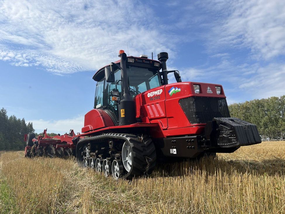 Гусеничный трактор МТЗ-2103 (200л.с.)