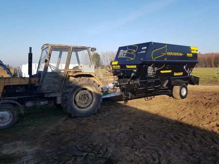 Горизонтальный кормораздатчик Celikel12м3