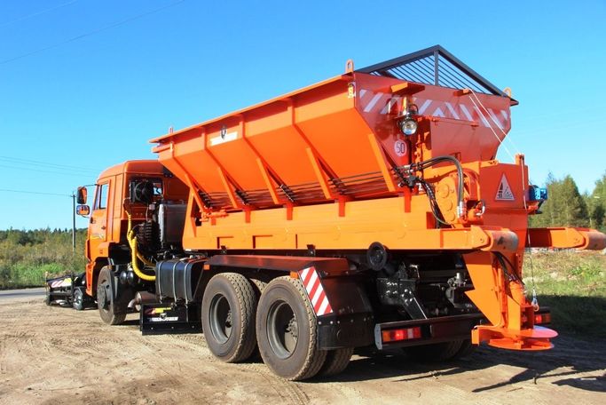 Пескоразбрасыватель на шасси 6м3 камаз газ