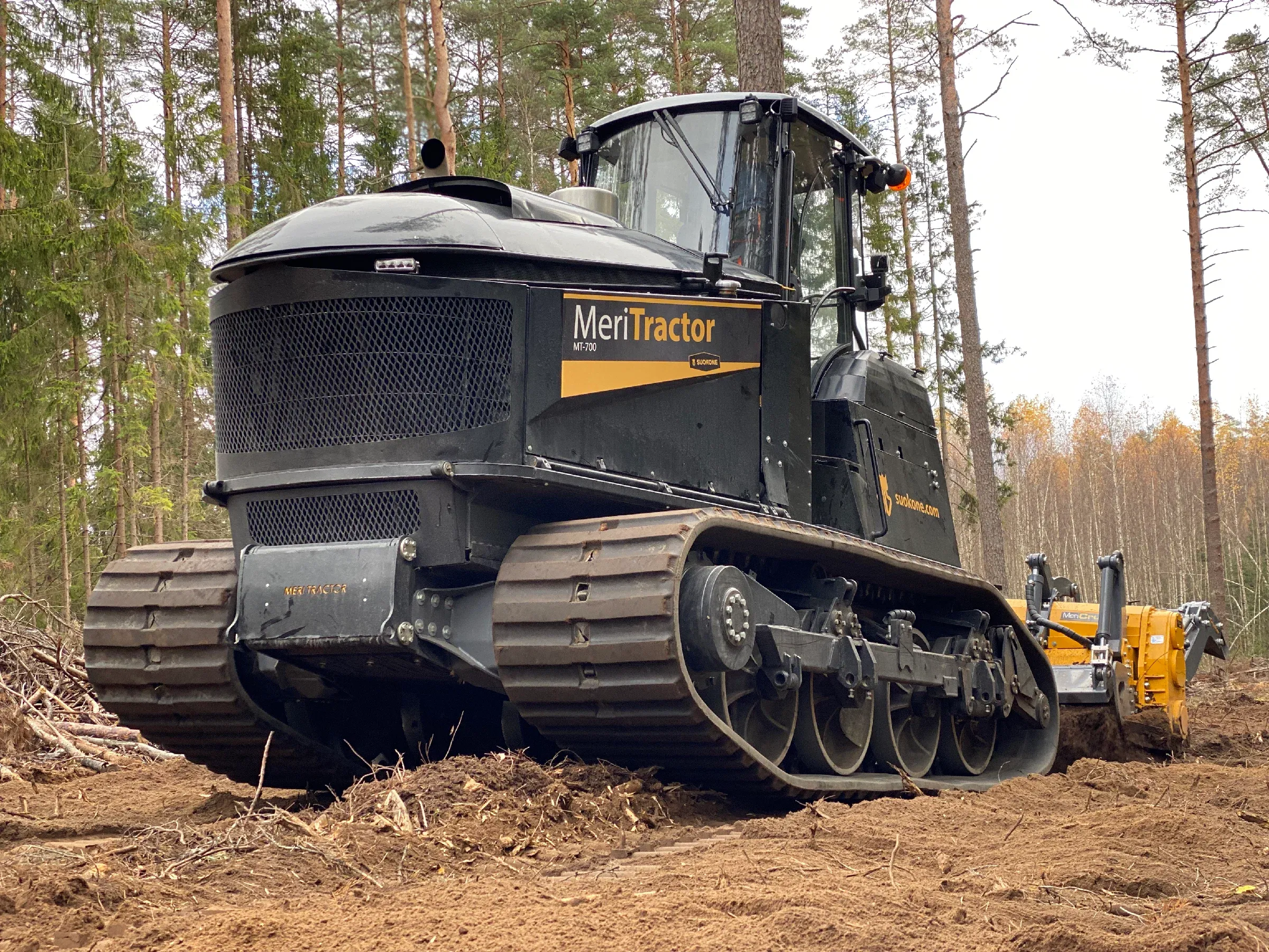 Самый мощный гусеничный трактор MeriTractor MT-700